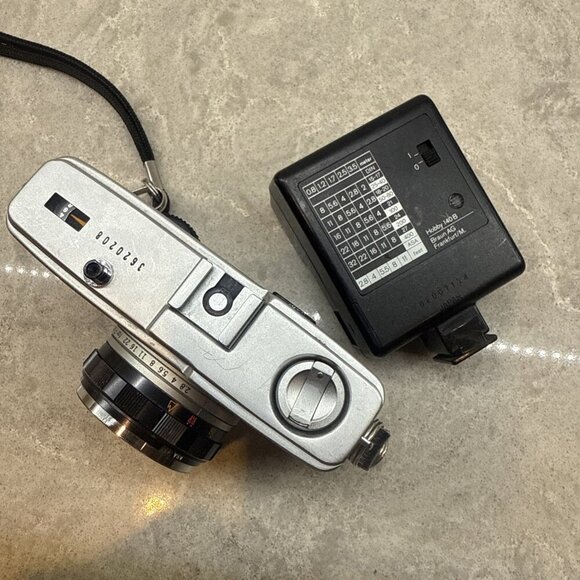 OLYMPUS TRIP 35 Compact 35mm Film Camera w flash, 40mm f/2.8 Lens Untested As Is - Picture 8 of 12